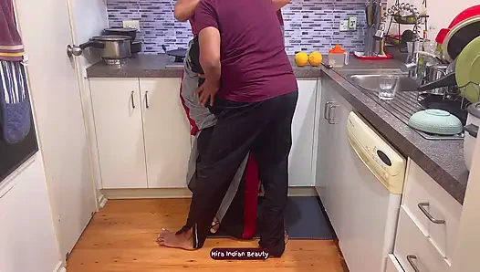 Die heißeste desi-ehefrau sari-sex, dicker arsch, drücken, blowjob, gesichtsfick und laute missionarsstellung