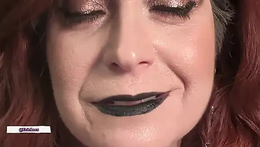 Femdom - merendahkan budak seksnya