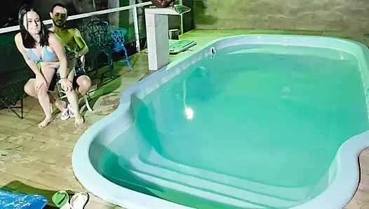 Flagra! Von Zwei Brünetten Beim Masturbieren Im Öffentlichen Pool Der Eigentumswohnung Erwischt