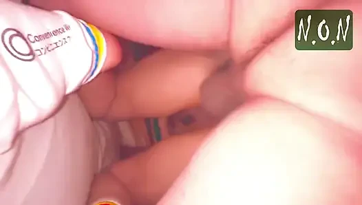 Çok sıradan bir süpermarket kasiyerinin eşi. Kasiyerlerin kimsesinin hayal etmediği gizli bir taraf.