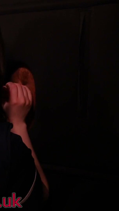 Enfermeira visita um gloryhole depois do turno | Clipe 2