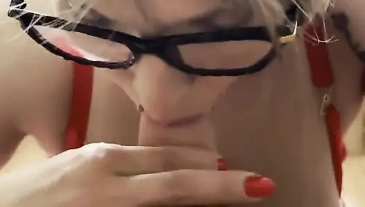 Моя сводная сестра сосет мой член перед зеркалом