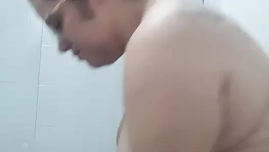 Бритая пизда сквиртует