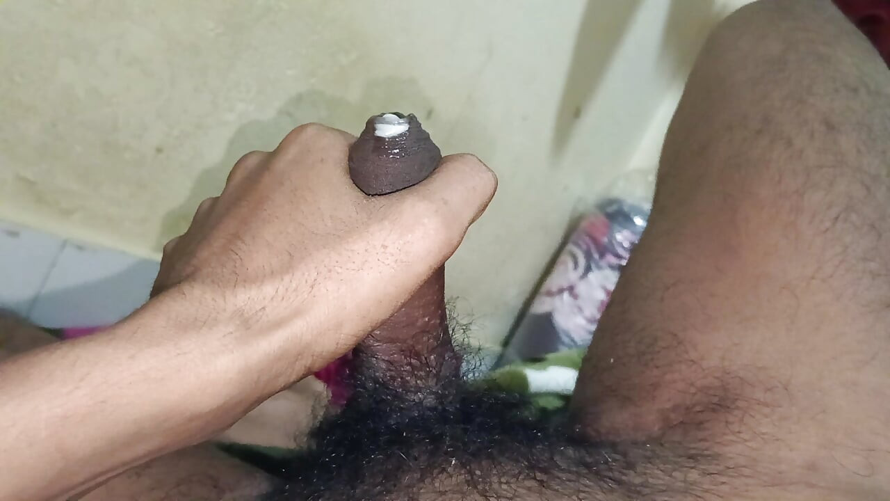 私の大きなチンコの射精動画