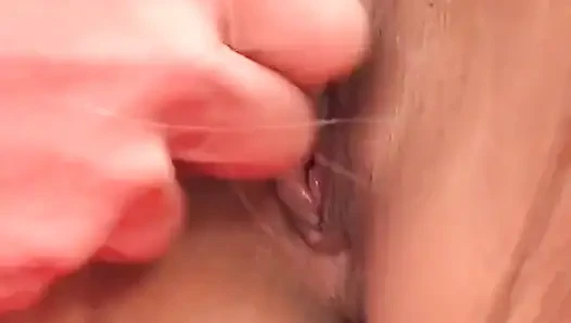 Dildo ve yalama ile ateşli açık havada lezbiyen eylemi