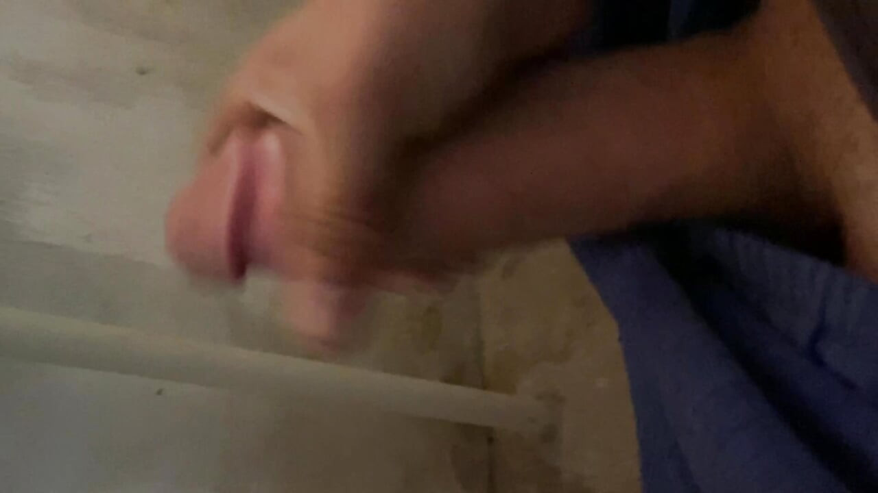 Tuvalette azgındım, internette çok boşalmak zorunda kaldım... GusttaGGoficial