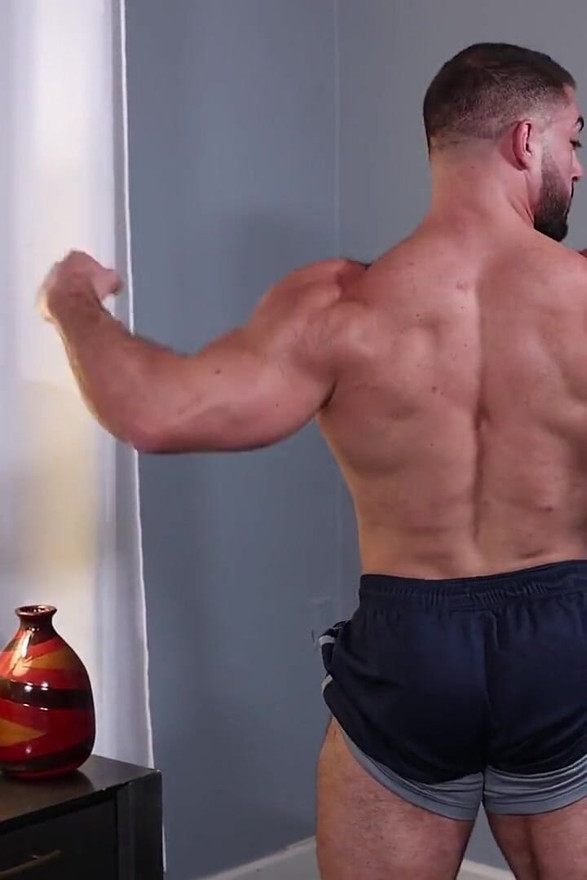 Bodybuilder Mike Russo's Solo Jerk - Chaosmen