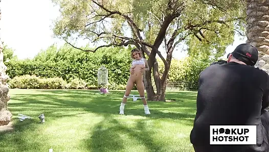 BTS - Jesse pony posiert fast nackt in einem fotoshooting im freien!
