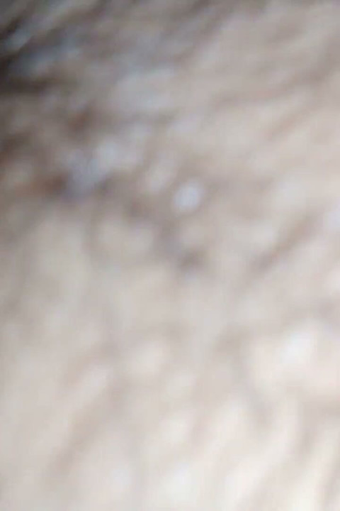 Min mand bad mig om at tage hans ven med ned i kælderen efter et værktøj, og hans ven kneppede mig der