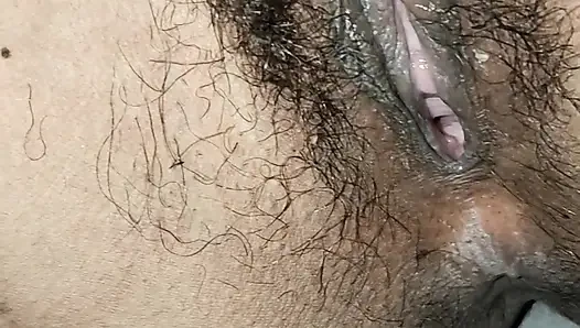 Girlfriend ke chut me ungli ghusa di closeup