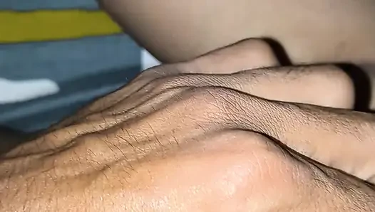 Tombul büyük sütlü memeli yenge geceleri yatak odasında erkek arkadaşıyla eğleniyor.