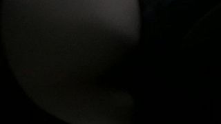Сосет с задницы в видео от первого лица в темноте