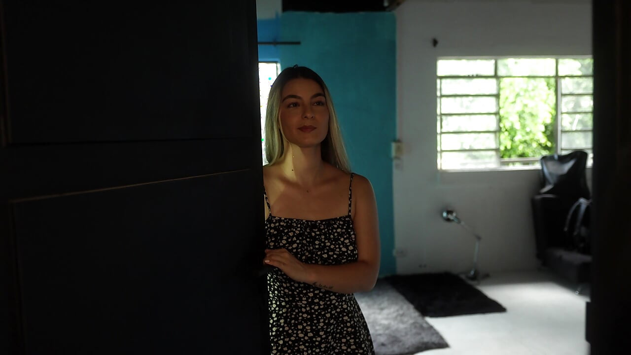 Horny Colombian pays rent with her tight pussy - Pipeboy