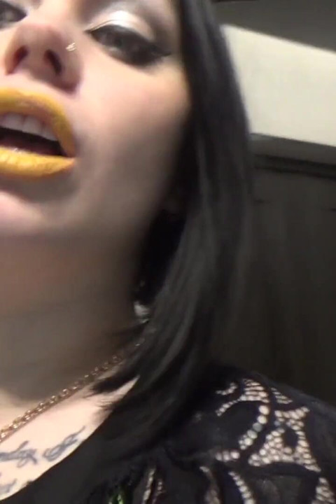 Yellow kissing