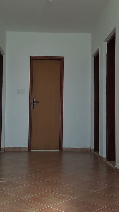 Evde Paten Kaymayı Öğrenen Komik Çıplak Amatör | Klip 1