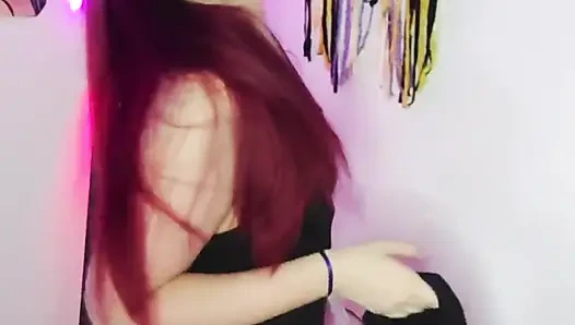 Teman gauchitamu mengajakmu ke toko seks untuk membeli mainan seks