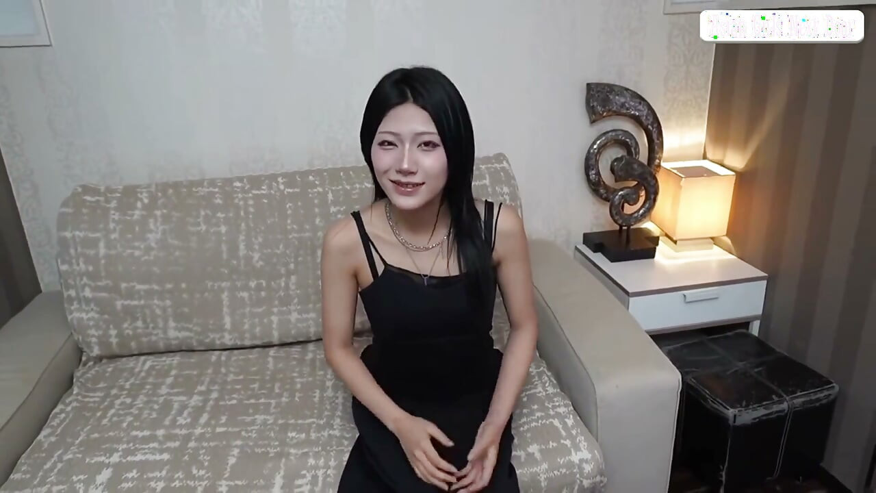 첫 번째와 마지막 시간. 자지를 빨고 쾌락에서 떨리는 S클래스 컨트리 전 Gyaru