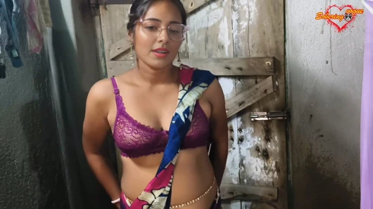 Indian desi village bhabhi ka sweet sexy looks and Big brother in law very hard sex