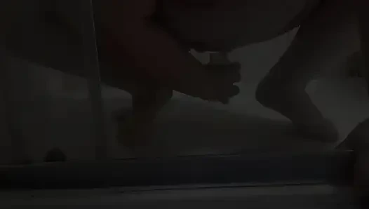 Orgasme di kamar mandi