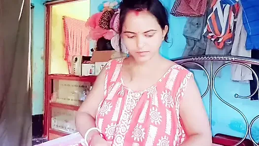 Подруга Комала сидела на одежде зверя и начала кричать, шурин, ты хочешь, чтобы увидеть свой пенис
