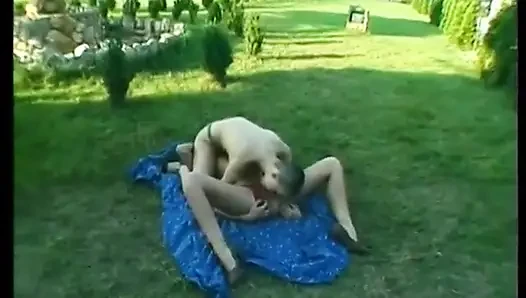 Lesbian imut jilat memek dan mainan seks sebelum scissoring