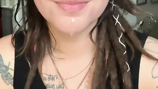 Sana duman üflüyor ve salya akıtıyor