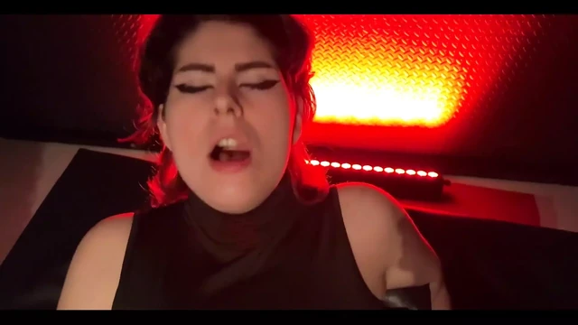 Pleasing the Giantess