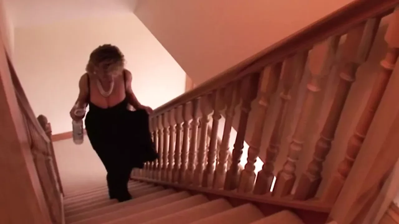 穿着性感靴子的Lady Sonia残酷的Gefickt