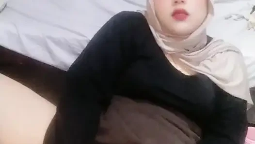 Ivvy travesti tesettürlü dildo emiyor ve biniyor