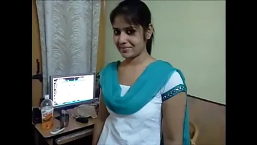 Tamil menina conversa quente por telefone