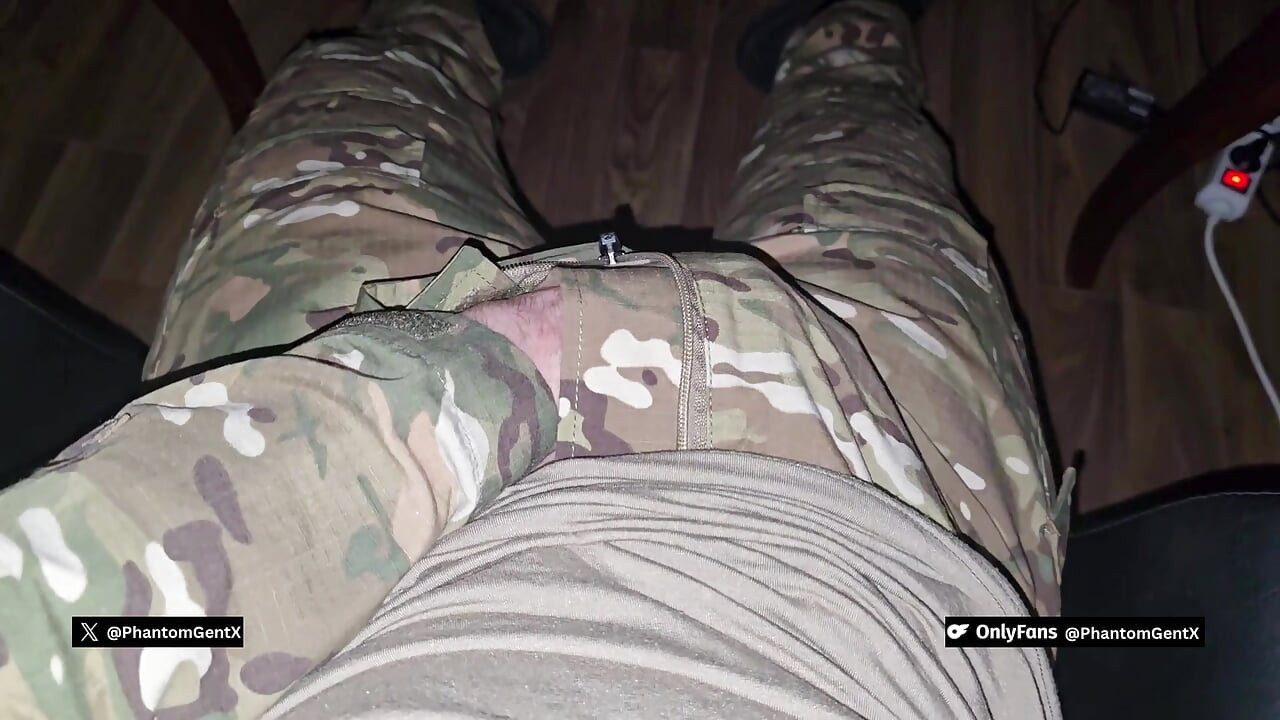 German Dirtytalk! Muscular soldier is totally horny and jerks off his huge cock