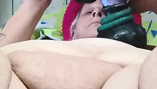 Azgın müzisyen boşalıyor