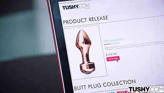 TUSHY у нее наконец-то есть причина, чтобы зиять на работе