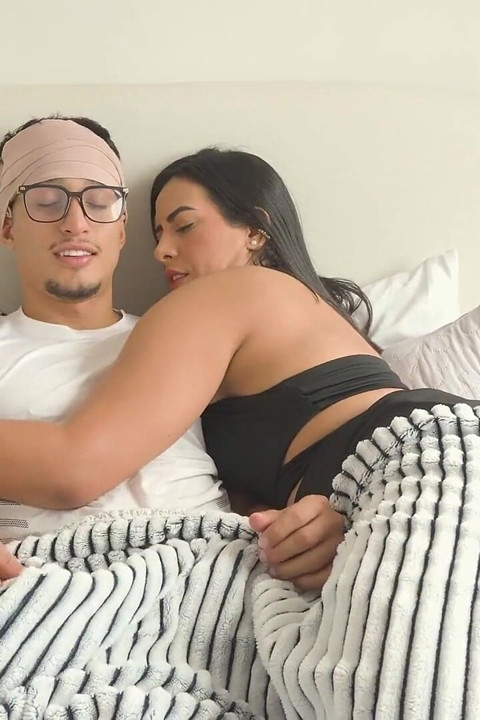 Young Ends up with a Hard Cock Thanks to Her Sexy Big Ass Stepmom