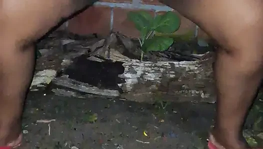 BBW STEPMOM PISSED IN PUBLIC SHOWING HER HUGE PUSSY TO EVERYONE
