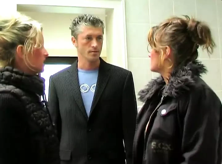 Nô lệ bằng cách hút thuốc đôi tình nhân và thổi bay khó!