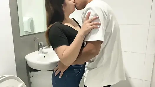 FILIPINA SCHNELLER ÖFFENTLICHER POV-SEX