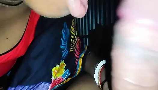 Membantu ibu tiriku di malam yang tenang