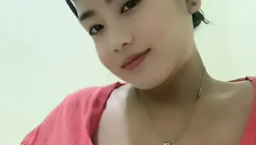 Ibu-ibu sange dengan toket besar lagi sendirian di rumah