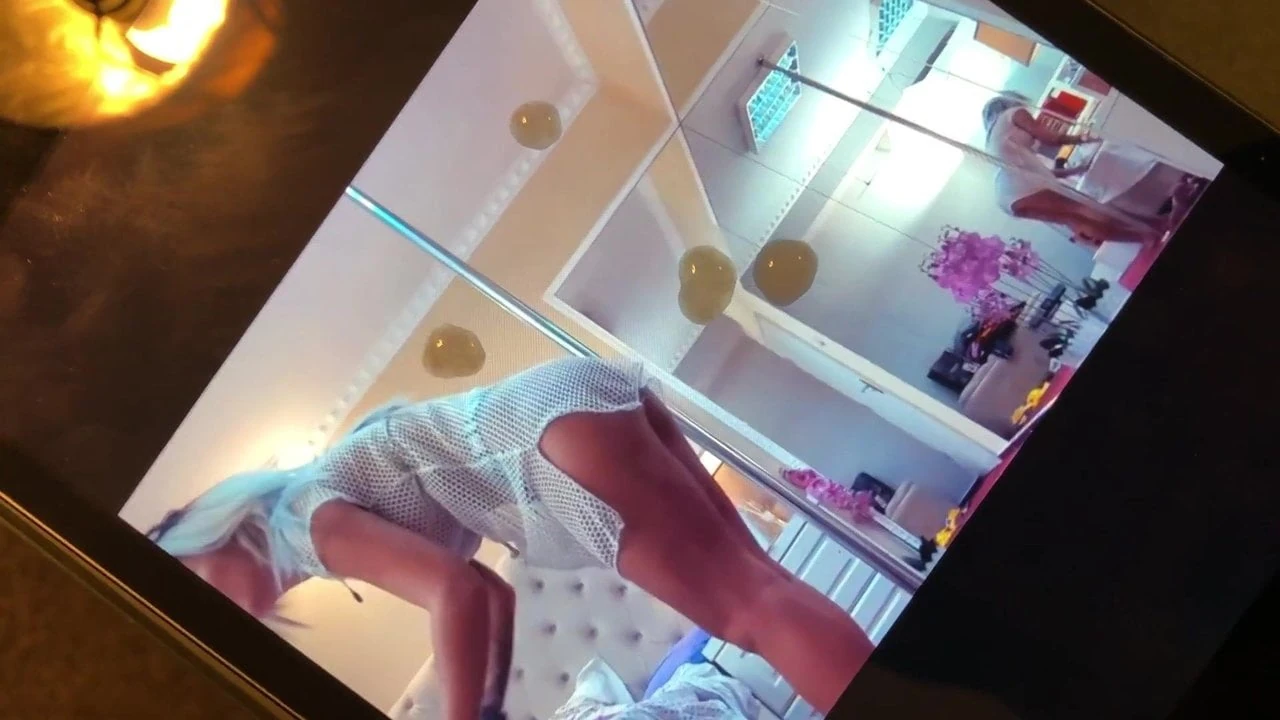 Cumtrobute 视频 2 金发女郎