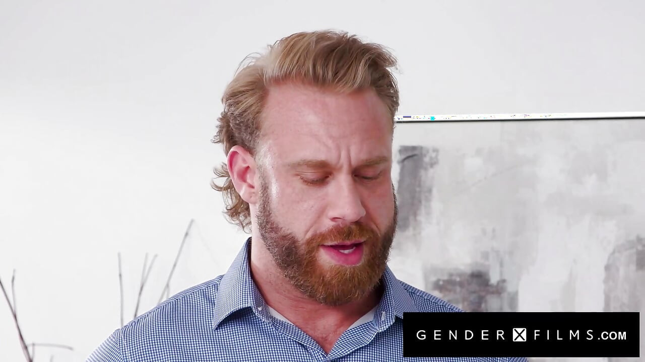 GENDERX FILMS - Seksi trans šefica Eva Maxim privatna lekcija golfa završava žestokim jebanjem u uredu