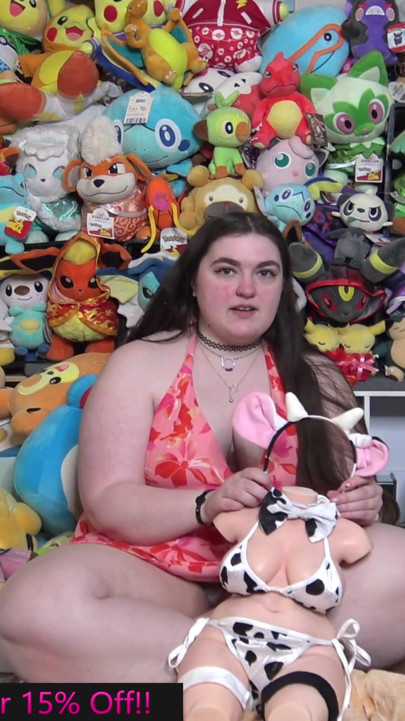 Abby Unboxes Erovenus Olivia Mini | Clip 1