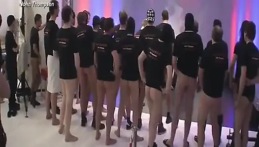 Heiße Ggg Bukkake-schlampen Lutschen Schwänze Und Werden Gesichtsbesamt