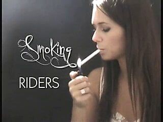 काउगर्ल धूम्रपान बुत