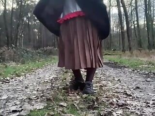 Con un vestito perfetto per fare una passeggiata nella foresta parte 2