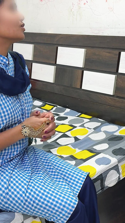 Komal was by the teacher for fear of failing the exam | Clip 1