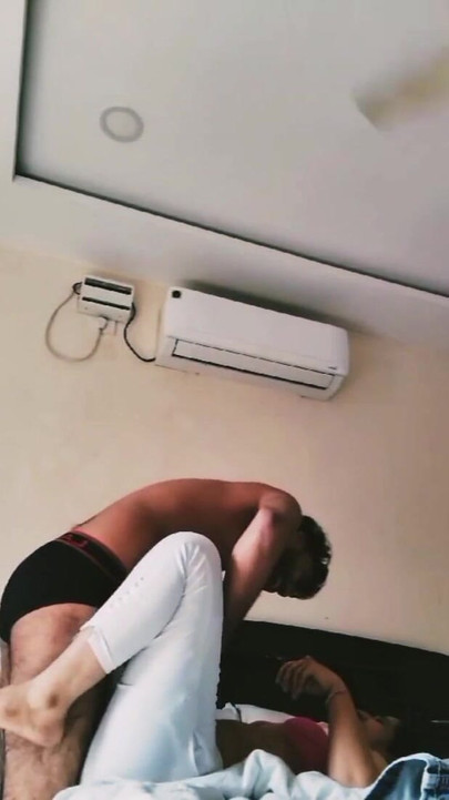 Emotivni trenutak od "žene tvog prijatelja glasno u hotelskoj sobi, dio 2"