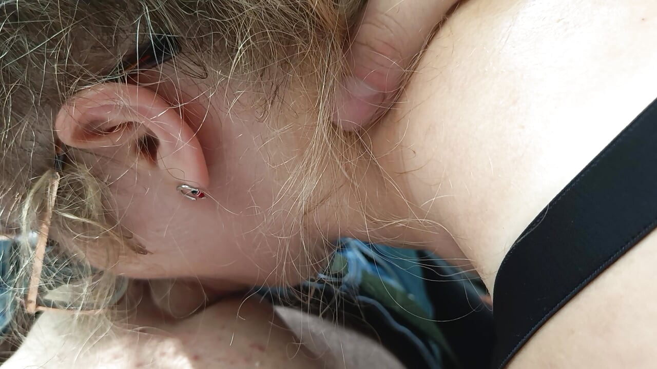 Bitch in the Car gives a hard blowjob
