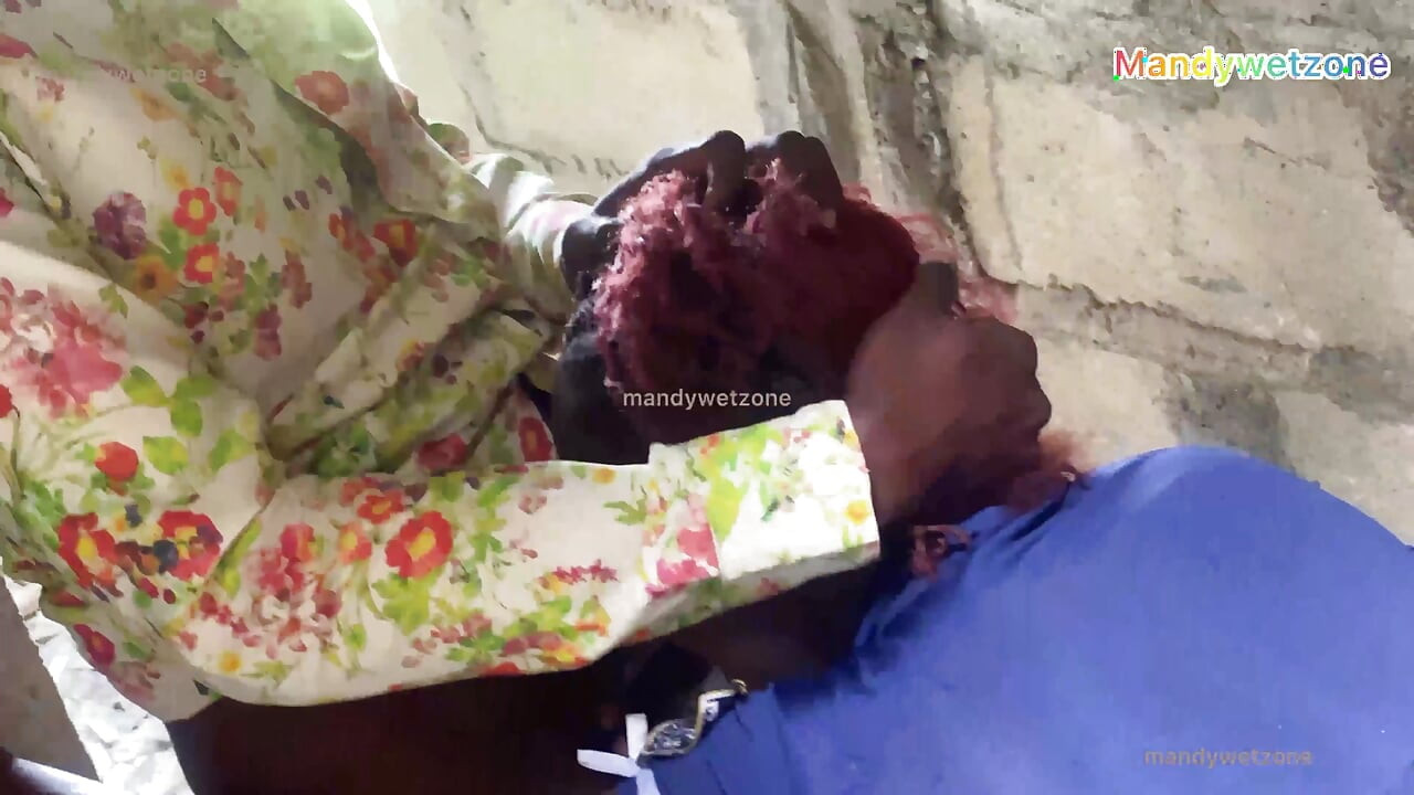 Du fickende hure geh weiter und teilst deine muschi