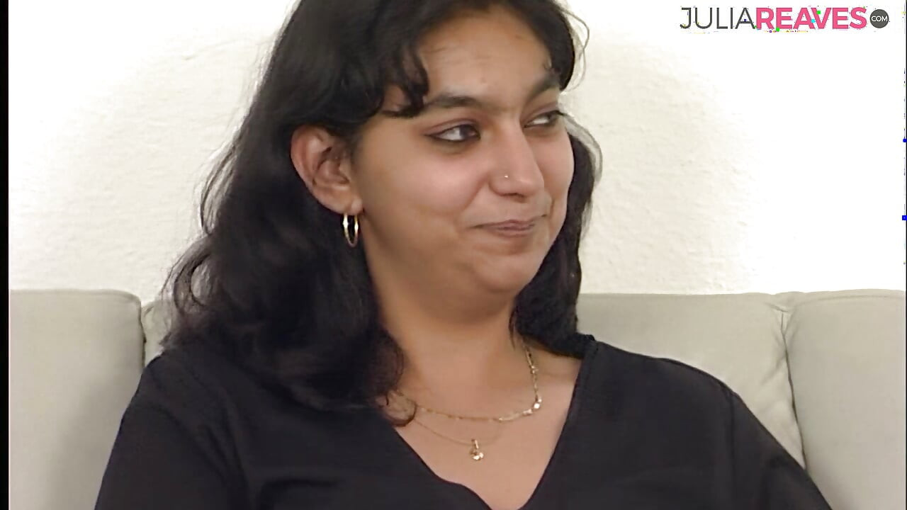 Hot Slut Gets It on with 3 Dildos